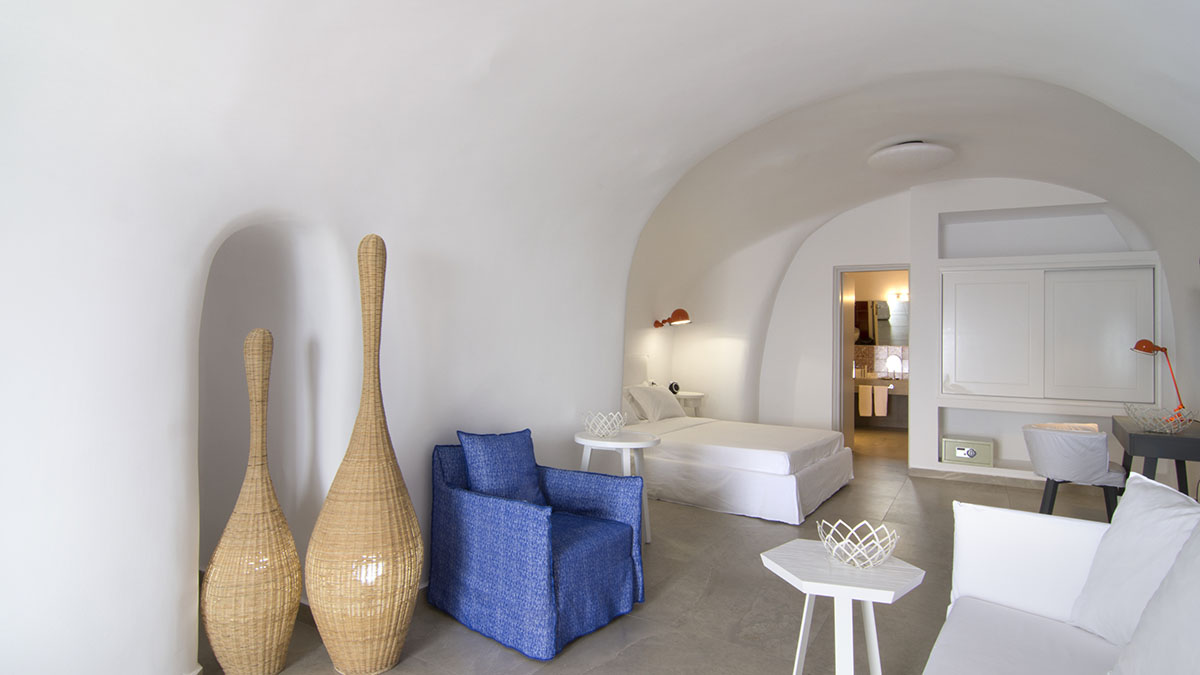 Absolute Suite with Private Hot Tub & Caldera View